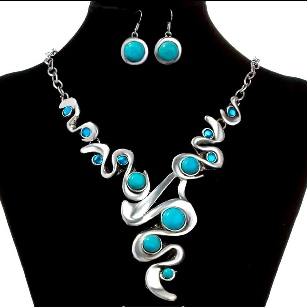 Boho Style Costume Design Jewelry Set Indaid Turquoise Necklace and Earrings.